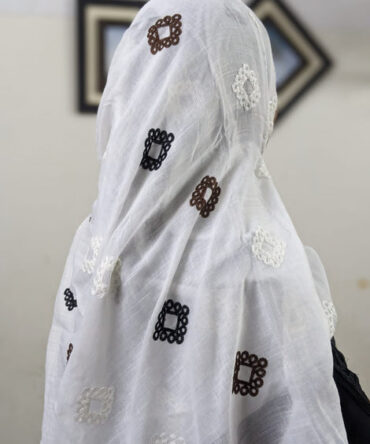 Embroidery lawn